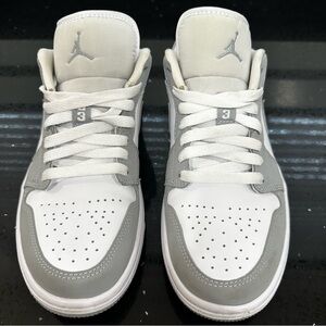 Air Jordan 1 Low Wolf Grey Women’s Sneakers DC0774-105 Size 7.5 AUTHENTICATED